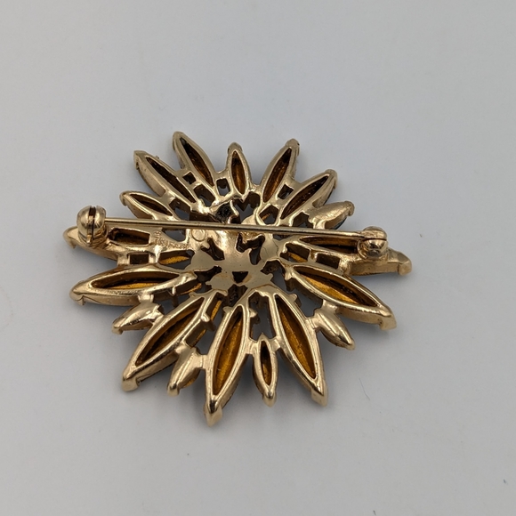 Rare Crown Trifari Gold Tone Blue & Opalescent Blue Rhinestones Flower Brooch - Picture 7 of 10